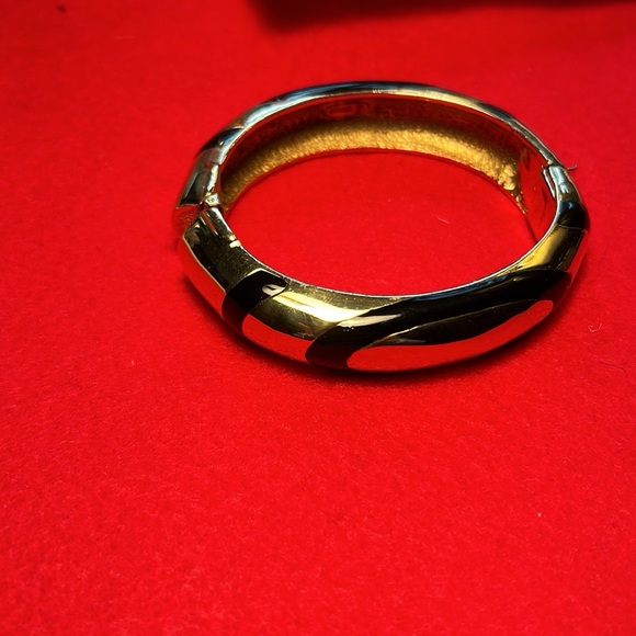 Signed Ciner Modernist Hinged bangle bracelet - Picture 12 of 12